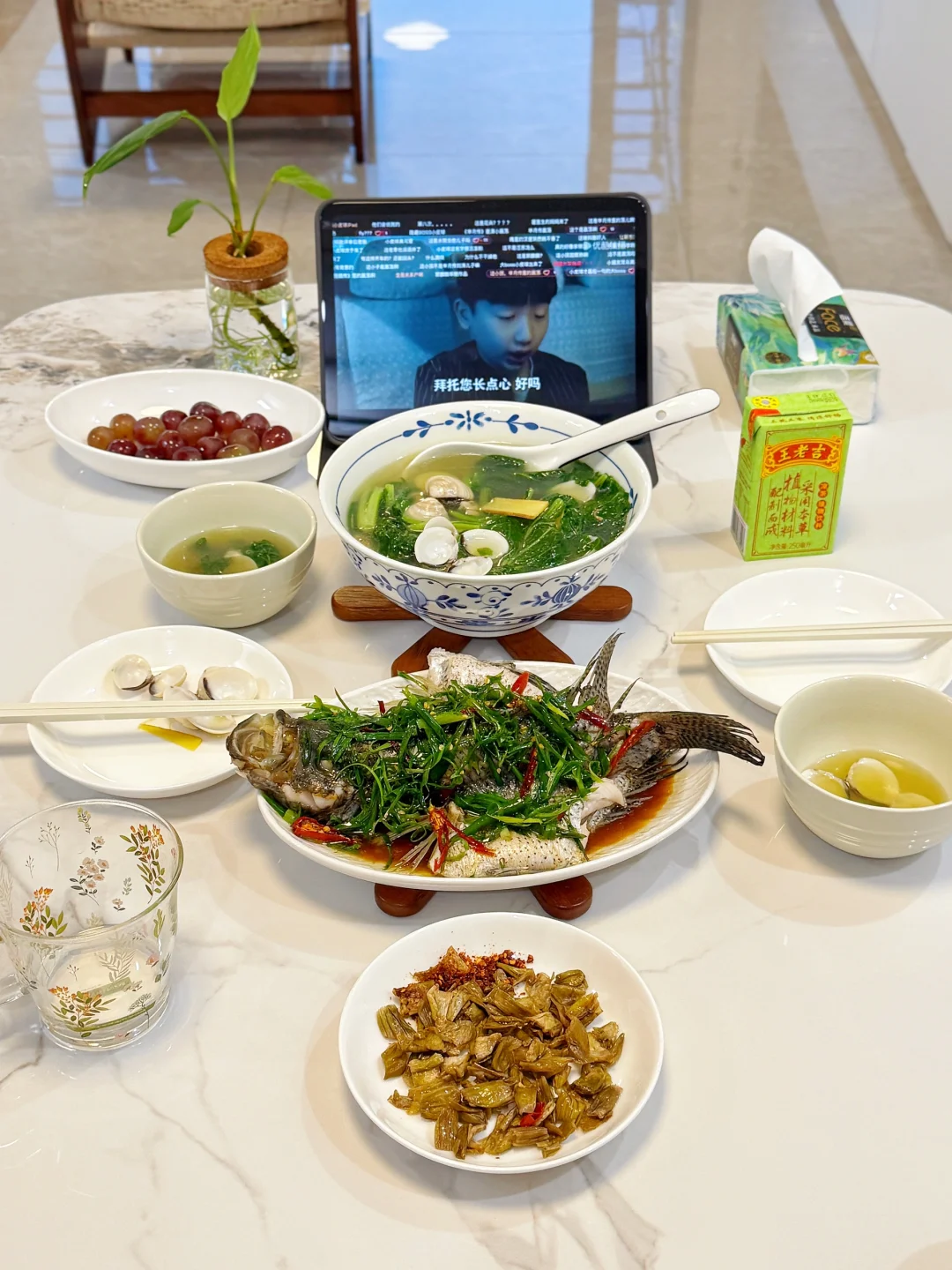 夏天的晚餐🎊清蒸鲈鱼🐟车螺芥菜汤🍲