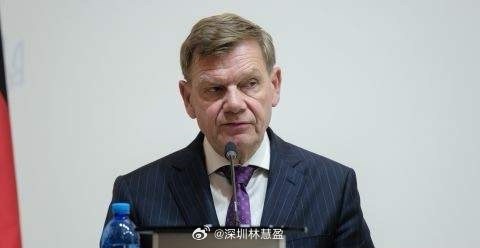 为了成为国际舞台上的有效参与者，欧盟应放弃决策中的一致原则为了提高效率，应放弃“