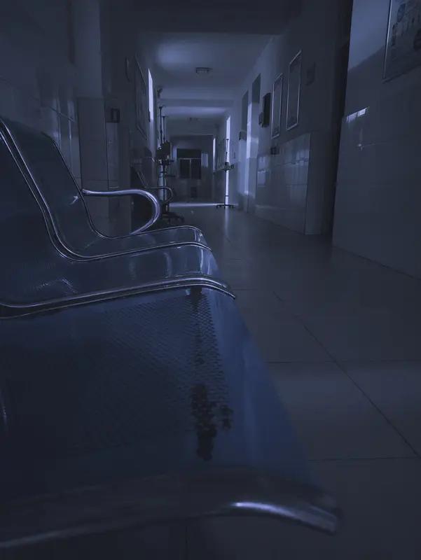 被送错医院导致患者死亡，家属下跪的画面太让人痛心。这一跪，跪出了家庭的无力与绝望