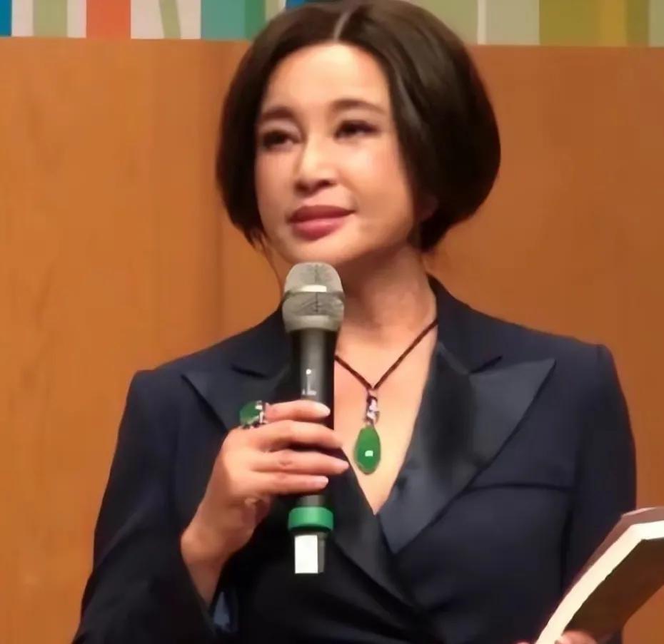很多人不喜欢刘晓庆
说实话，之前我也不喜欢刘晓庆
但看了她说的这句话之后
“唯一