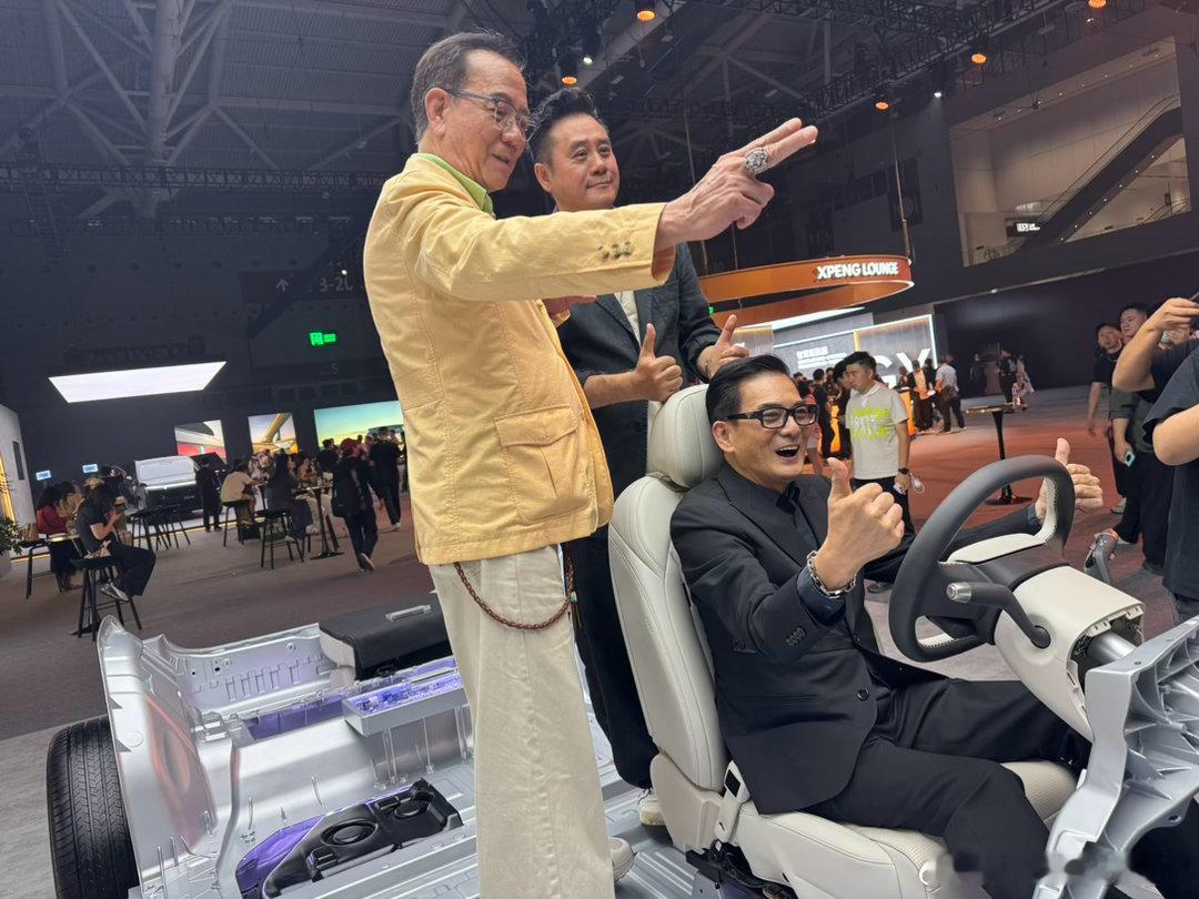 三位TVB老戏骨体验小鹏GX你们有没有认识的新科技旗舰小鹏GX今晚预售