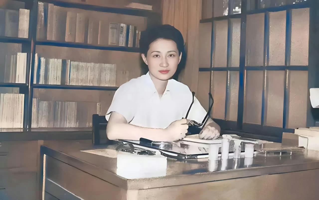 79年前，台湾。陪张学良软禁时的赵四小姐，时年35岁…… ​​​