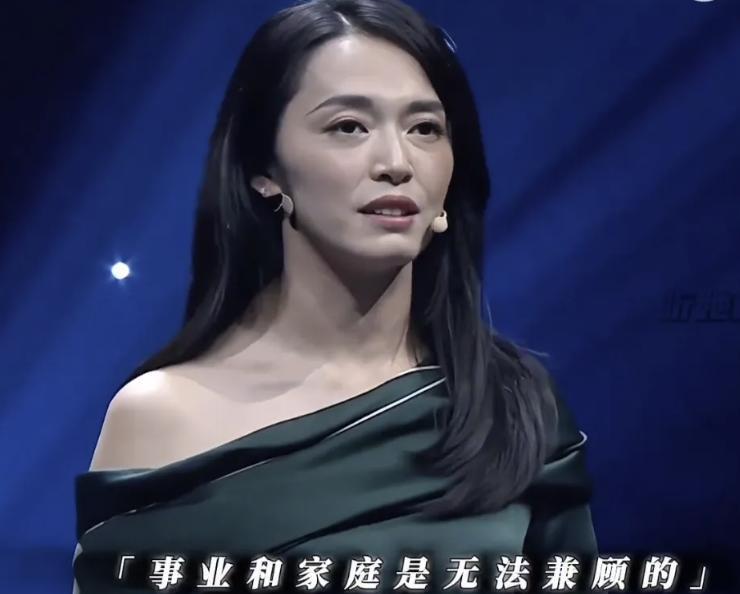 姚晨和曹郁两人现在共同发离婚声明，不是有人被拍了，就是有人要结婚。
 
不管女人