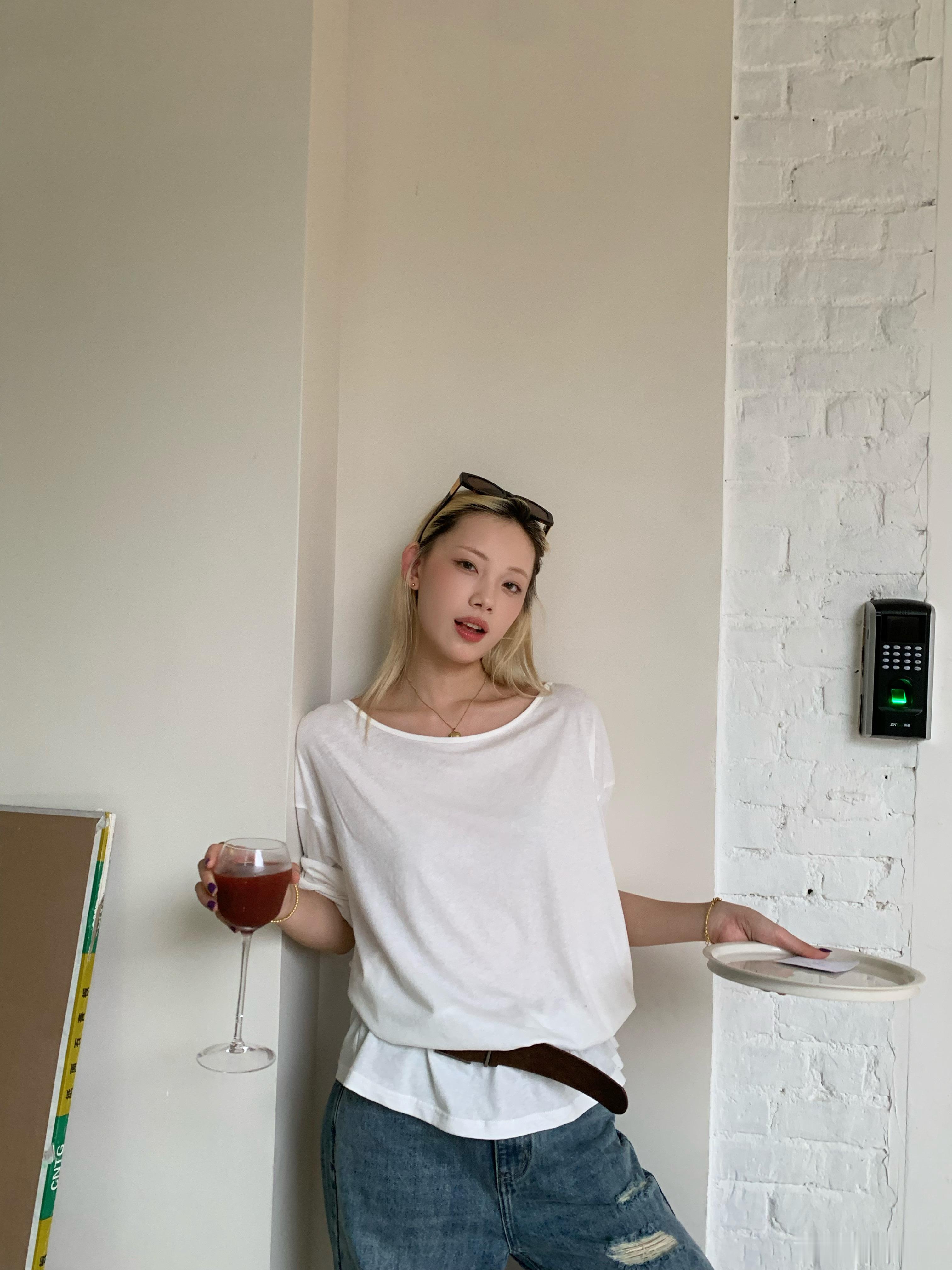 这期超奈斯，满足了我对夏日的所有幻想🍃🍹🎐.喜欢哪个一位𝐬𝐨𝐧𝐠?