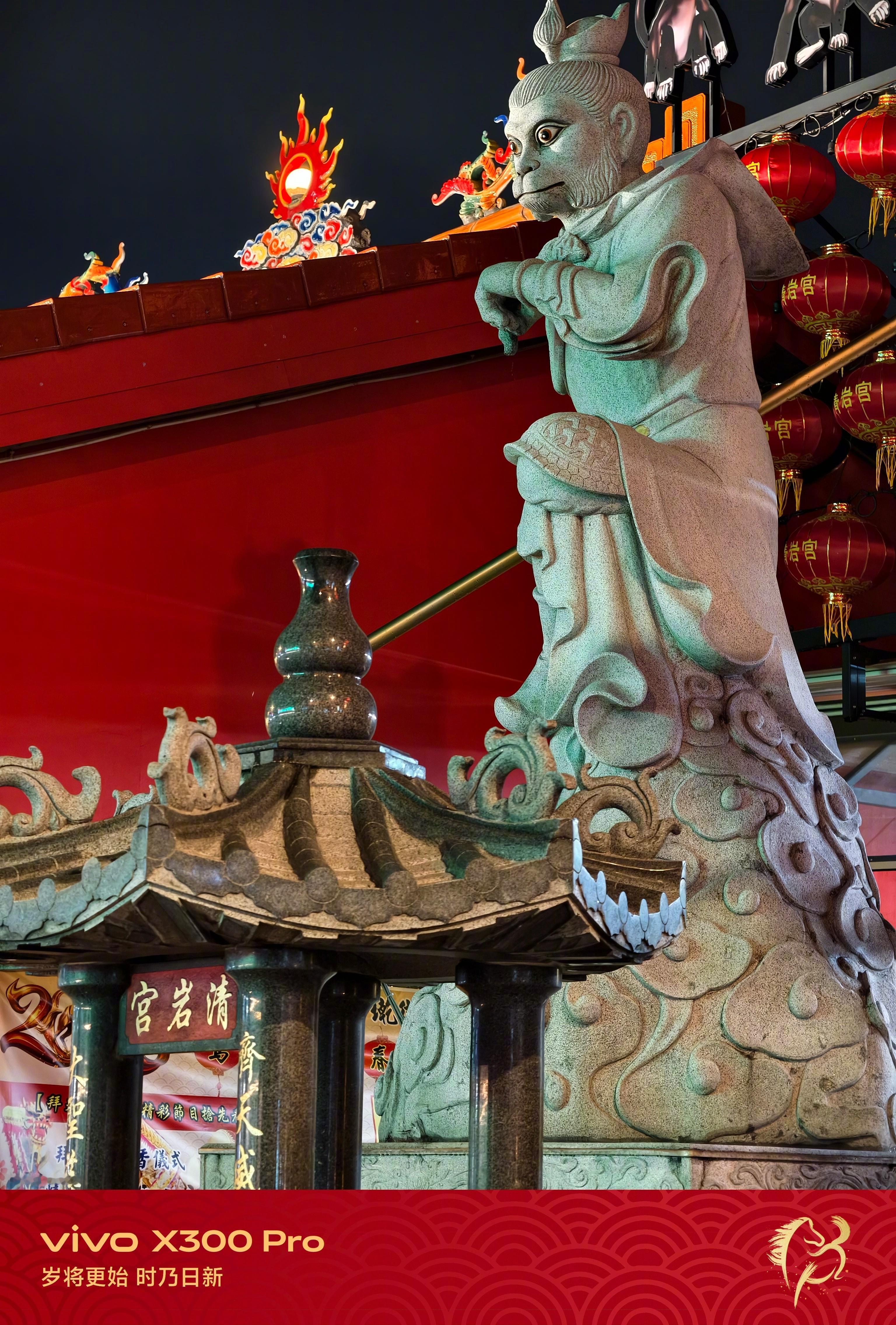 马来西亚当地时间和我们国内一致，没时差还挺好。这面也过春节，年味十足。 马来西亚