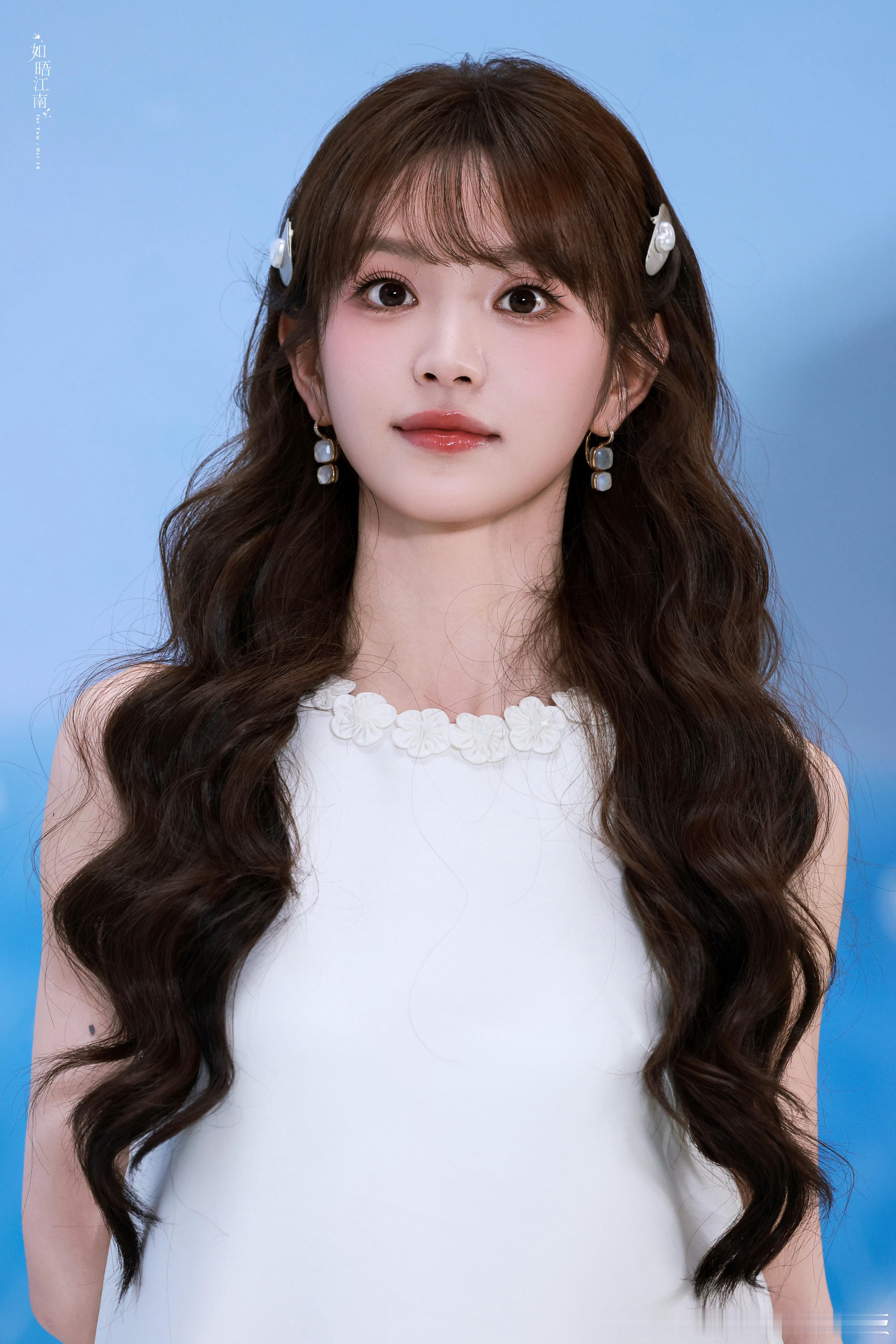 田曦薇 🐱 田曦薇林知夏🐱 田曦薇天才女友 你的眸是深情的海 满山的花 堕落