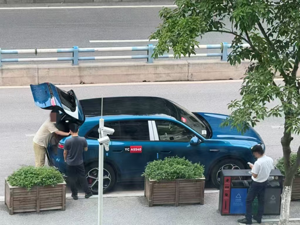 问界M6 舱内激光版本的路试车了解一下纯电版 后驱＋舱内激光 ADS PRO  