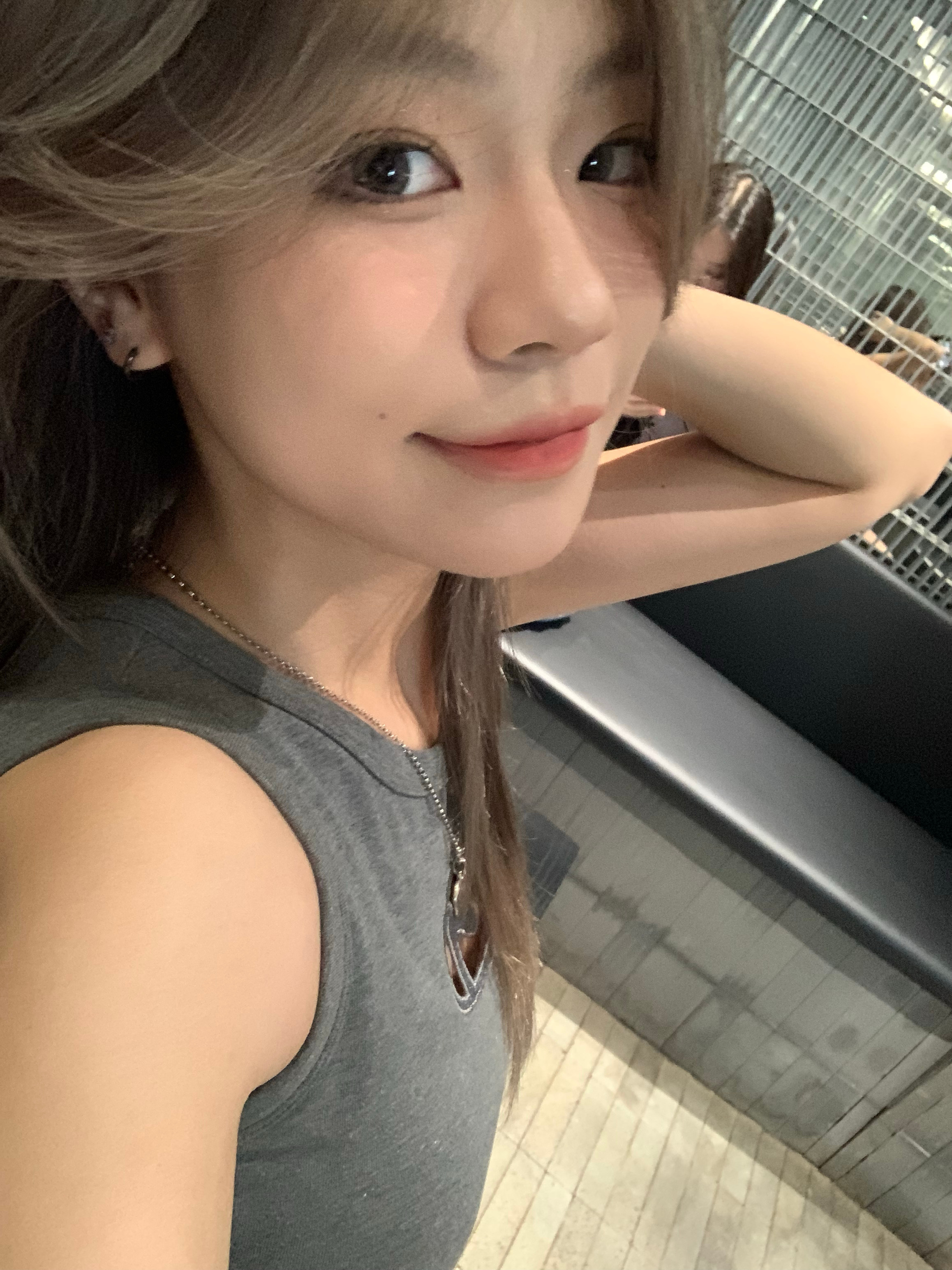 哎呀呀每次都是臭美的大头先发泥 ​​​