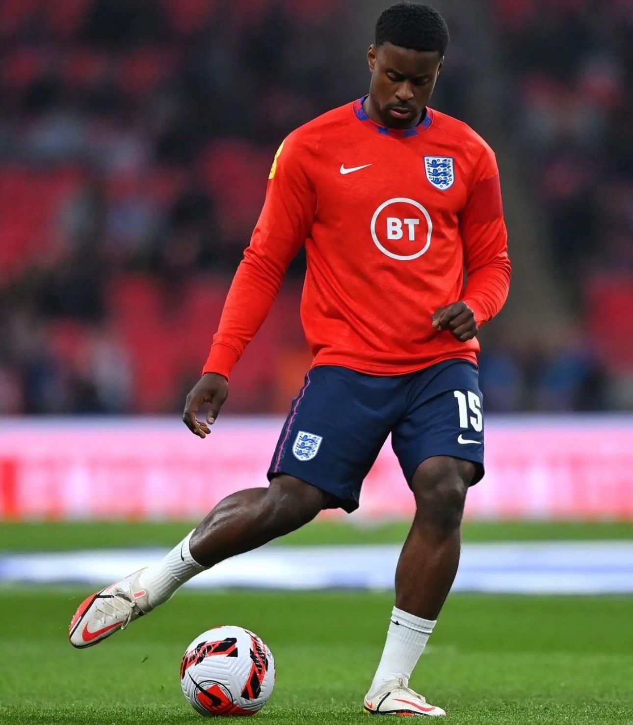 知名转会记者罗马诺以标志性“Here We Go”确认，25岁英格兰国脚中卫格伊