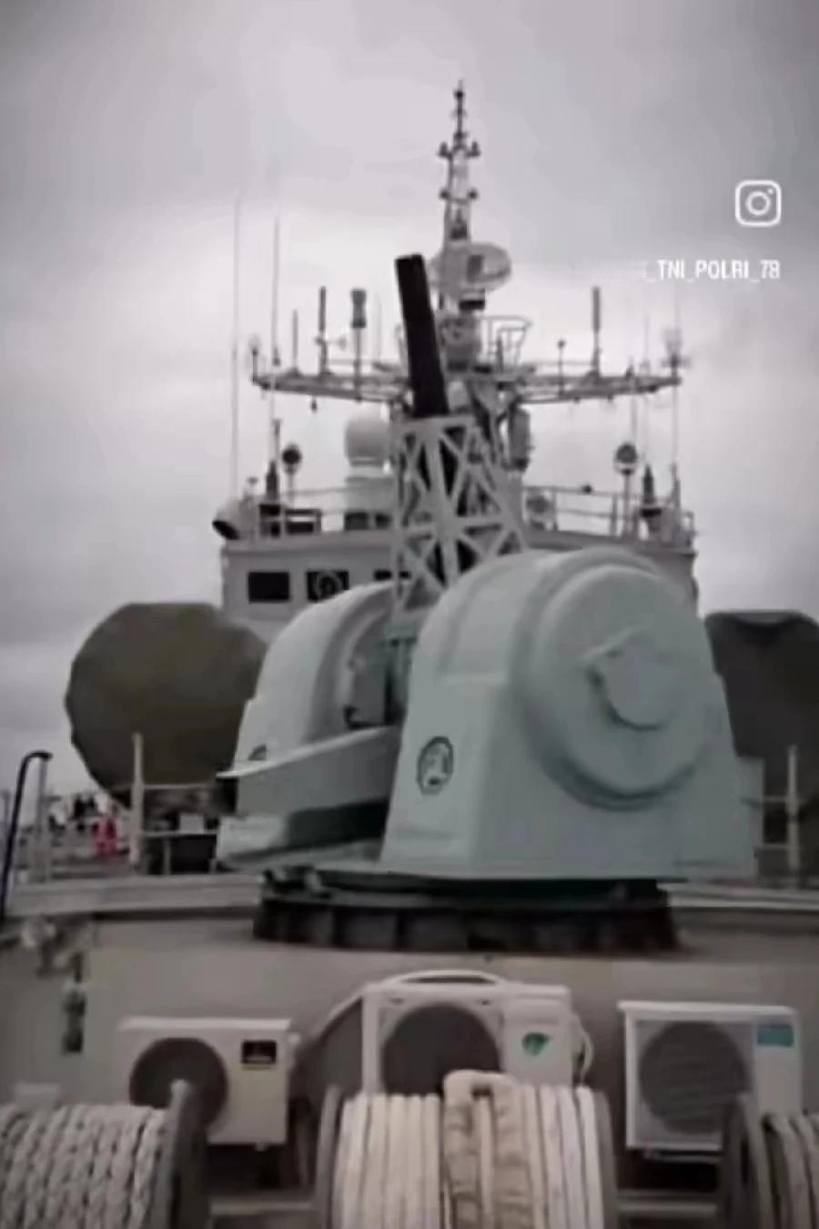 青春版的730近防炮，没有标配的火控雷达和光电系统，估计造价会很便宜。

作战时