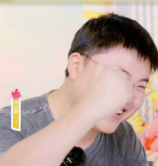 今晚孙亚龙被Uzi打退役，不会Jiejie也被打退役吧哈哈，要不WBG把Uzi买