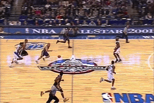 瞧瞧这两张图！图1中，基德一条龙推进，在罚球线处做出假传真上的动作，成功骗过对手