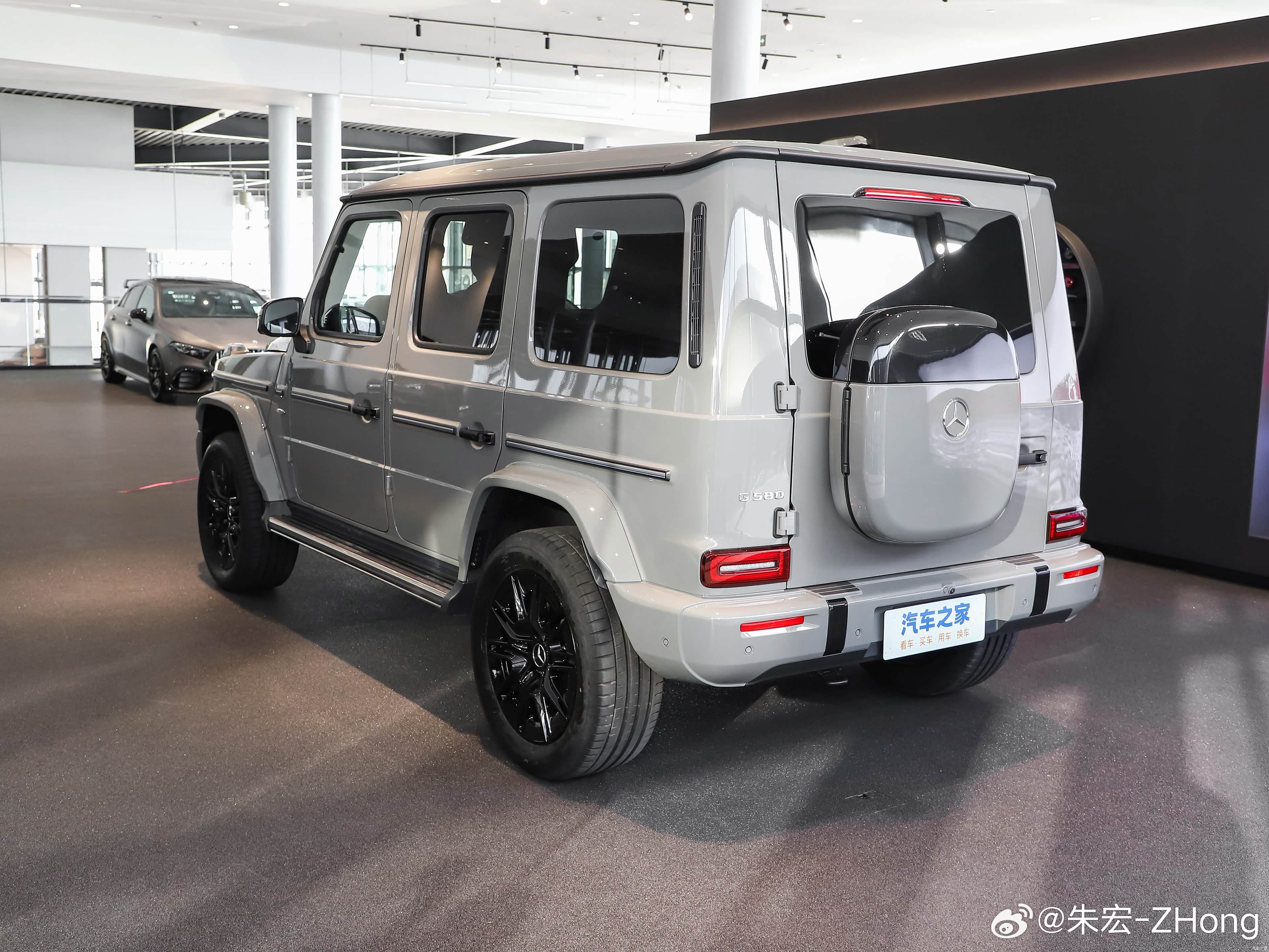 奔驰G580经典灰 试驾车24年12上牌   9600公里  目前1378000