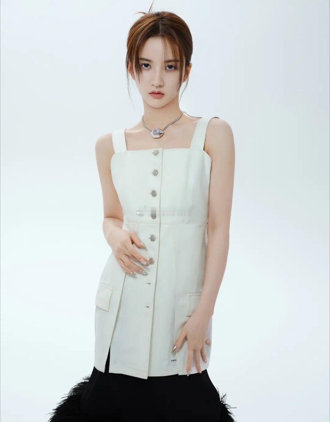 电视剧《长宁帝君》男主：王星越女主：刘些宁题材：古装、爱情导演：宋晓飞(雪中悍刀