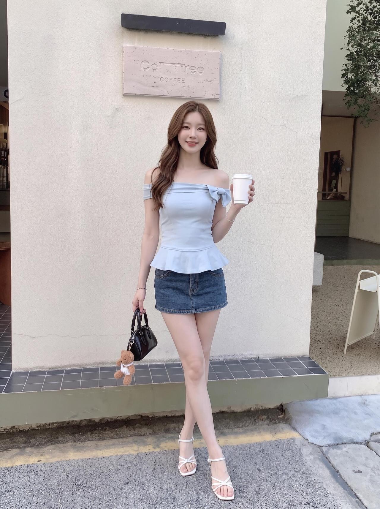 奶蓝蝴蝶结上衣太会撩啦🦋
