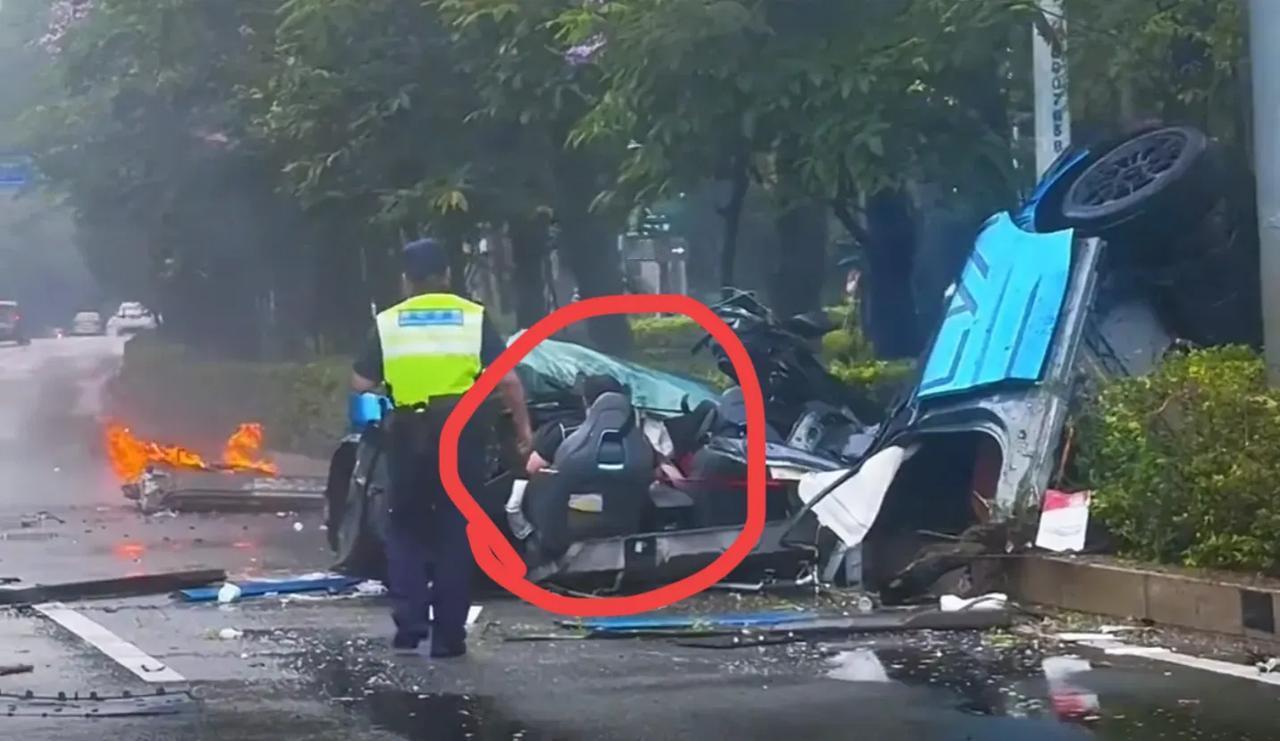 车都解体成什么样了，司机还能淡定地坐在主驾位上，就问这车够不够安全！这就是安全的