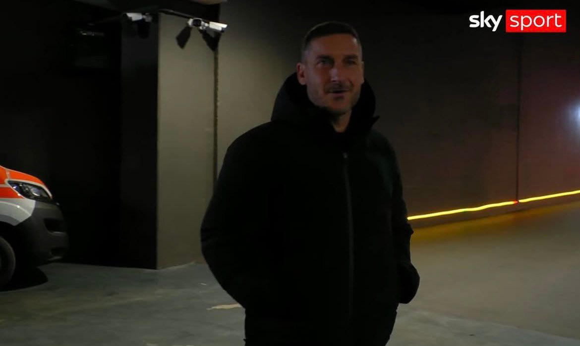 托蒂今天又来现场看球了 