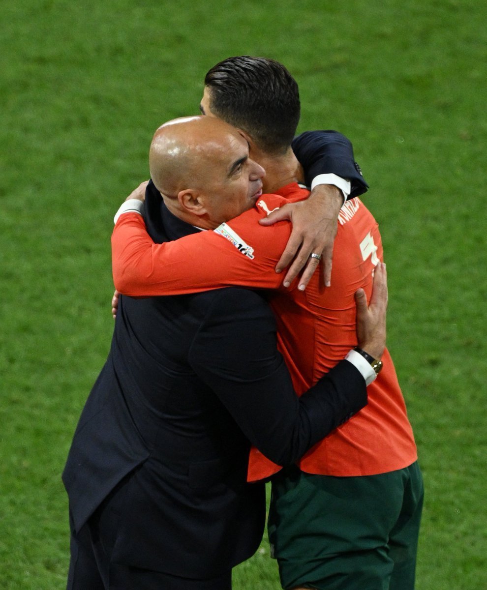 C罗 关于C 罗的名气以及如何应对？罗伯托·马丁内斯：“每个球员都应该区别对待；