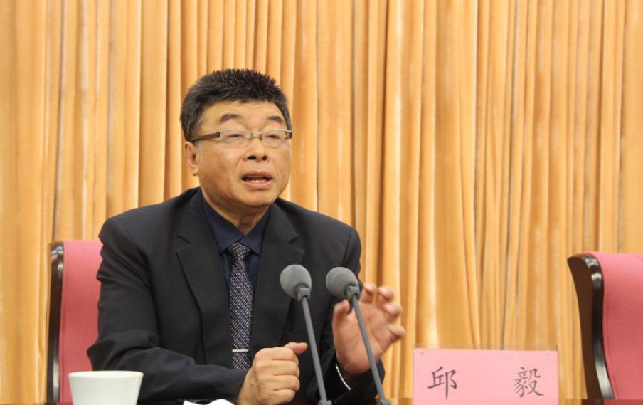 台湾知名评论员邱毅：“倘若中国人民解放军踏上台湾的土地，台湾军队极有可能会选择避