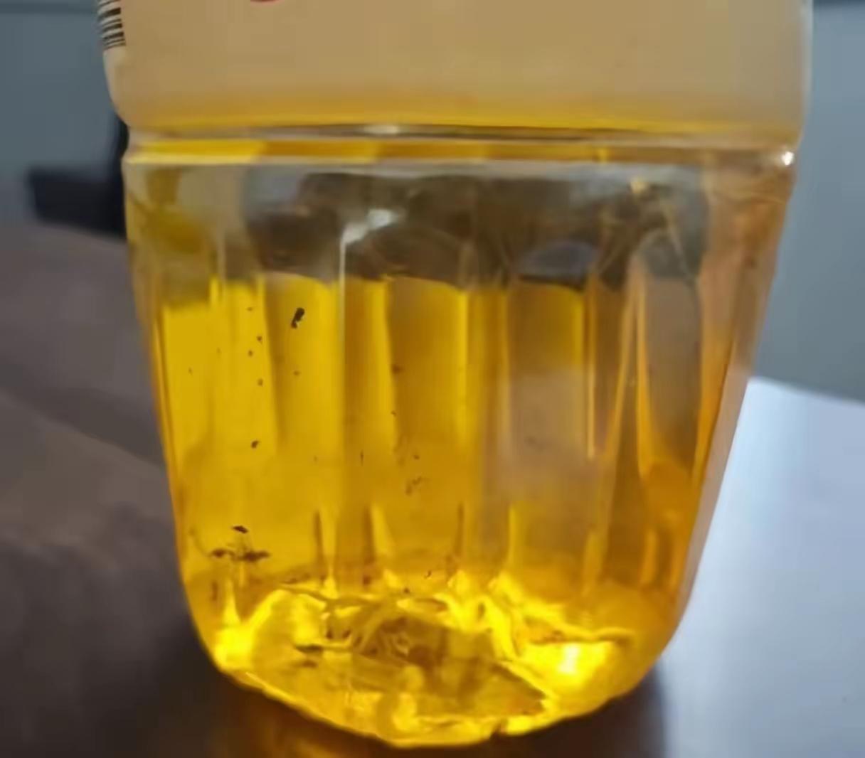 这起事件发生在浙江，一位善良的王大妈在集市上遇到了一名有心人士，于某冒充修理黄金