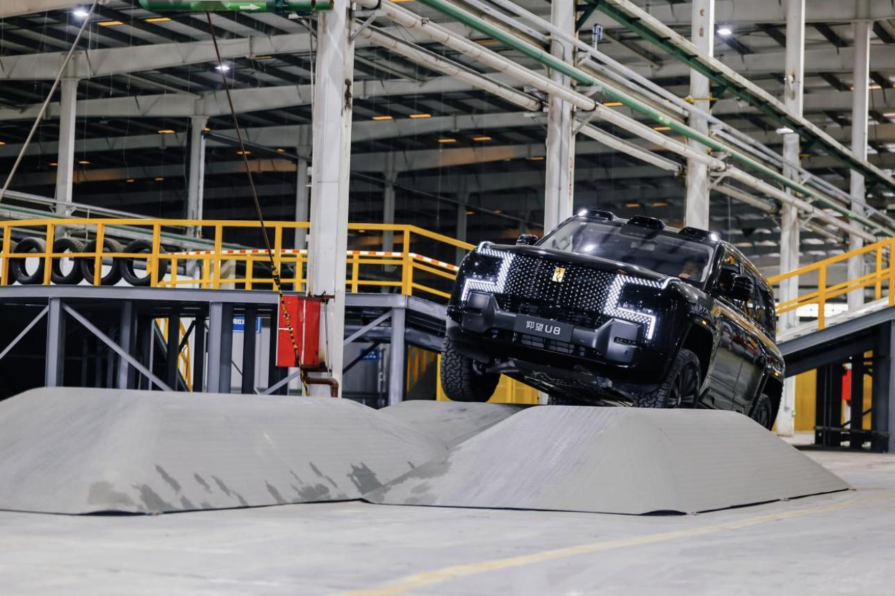 比亚迪综合越野开发中心首次对外开放，聊几个点：这个中心占地12000平米把天门山