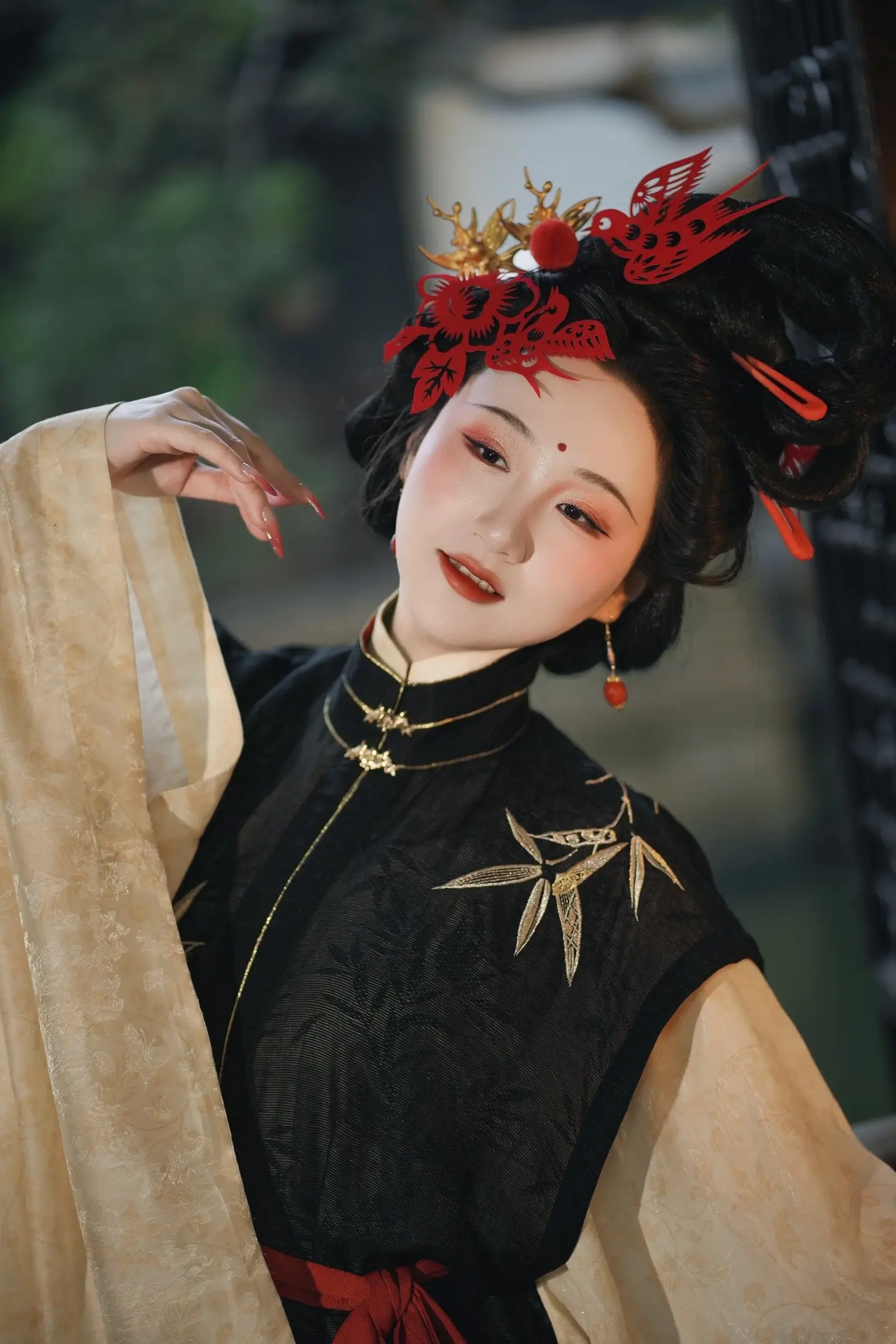 听风八百遍，才知是人间。