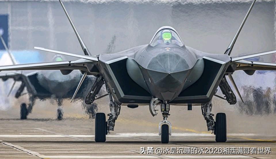 转发分享一组中外先进武器装备的精彩靓图。