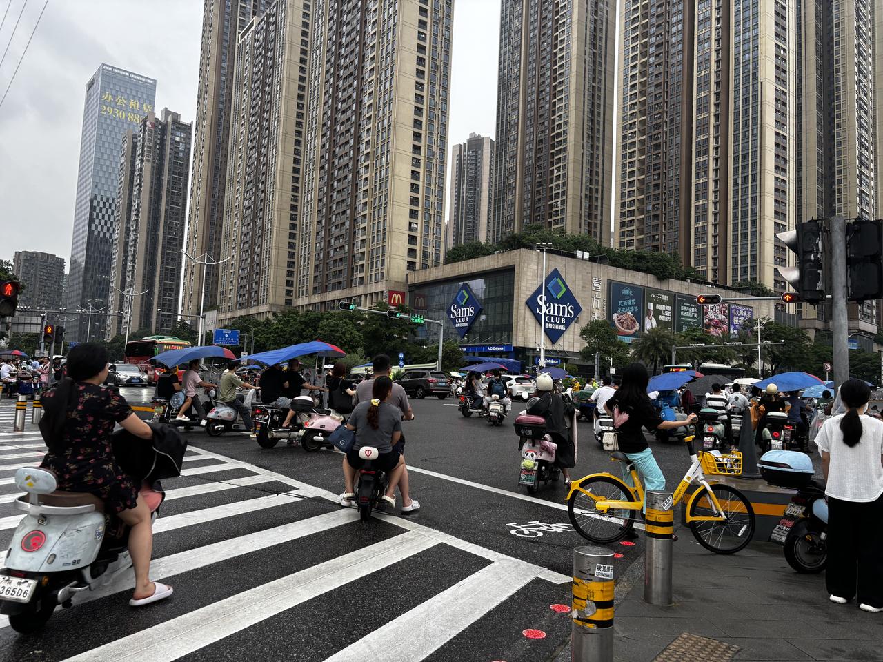 很多人还为“内卷”狂欢，认为是一种经济优势，殊不知这是经济步入膏肓前都狂欢。所有