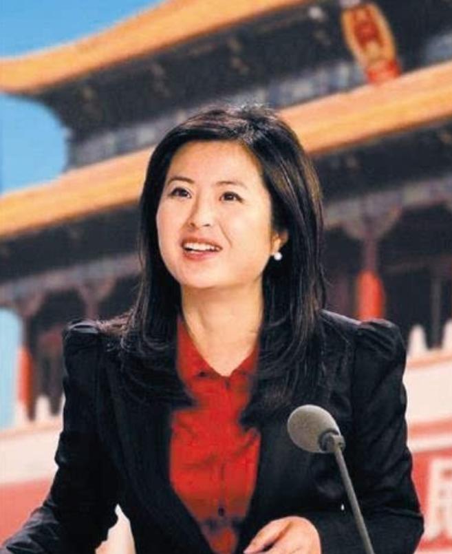 2015年，42岁的张泉灵离开央视，外界一度把注意力放在她的职业变化上。可真正改