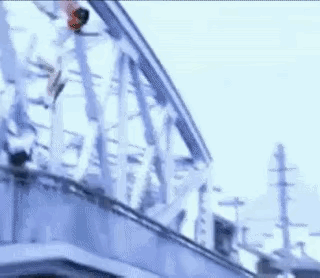 《情深深雨蒙蒙》里依萍跳桥经典桥段，跳桥的动作是由替身演员完成，而这位替身正是蔡