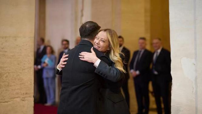 泽连斯基再一次启程前往意大利！俄乌战争持续的这四年时间中，泽连斯基这位乌克兰总统