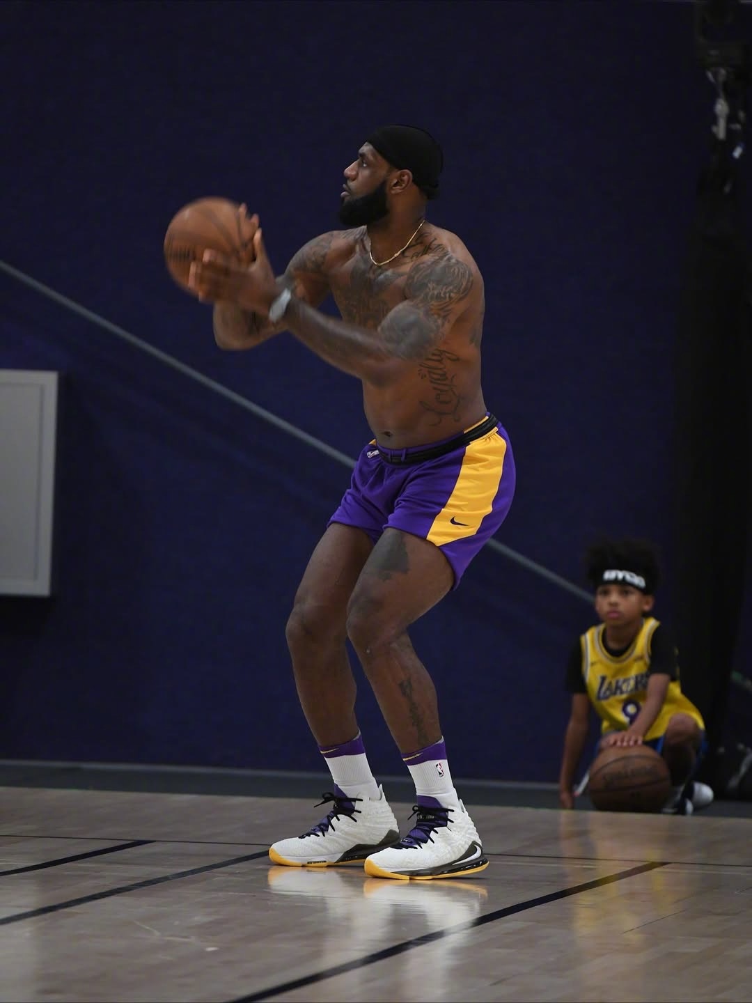 詹姆斯积极恢复，离新赛季登场不远了 