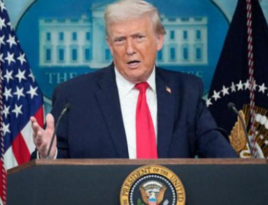 现在可以确切的说，美国以前针对中国的封锁线已经被扯破了，而扯破封锁线的人正是特朗