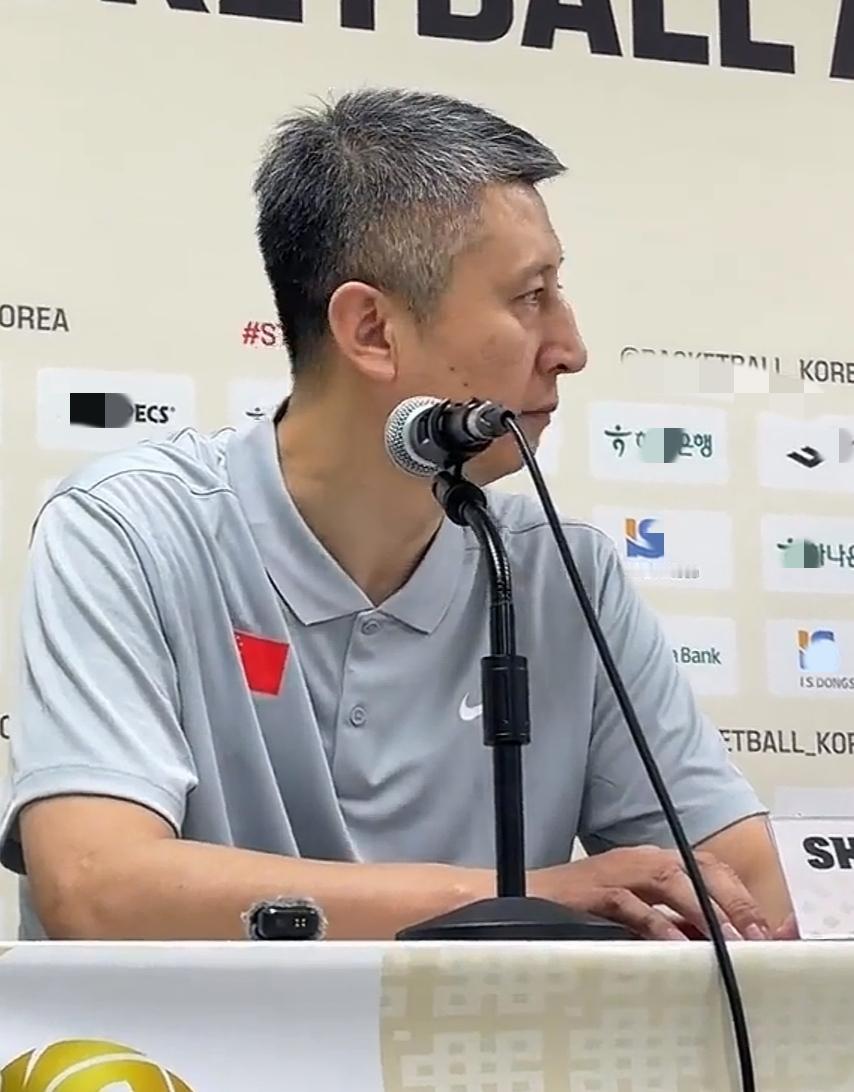 幸好我不是篮球迷，这两场输给韩国队的比赛，只看了集锦。

第一场为张镇麟感到有点