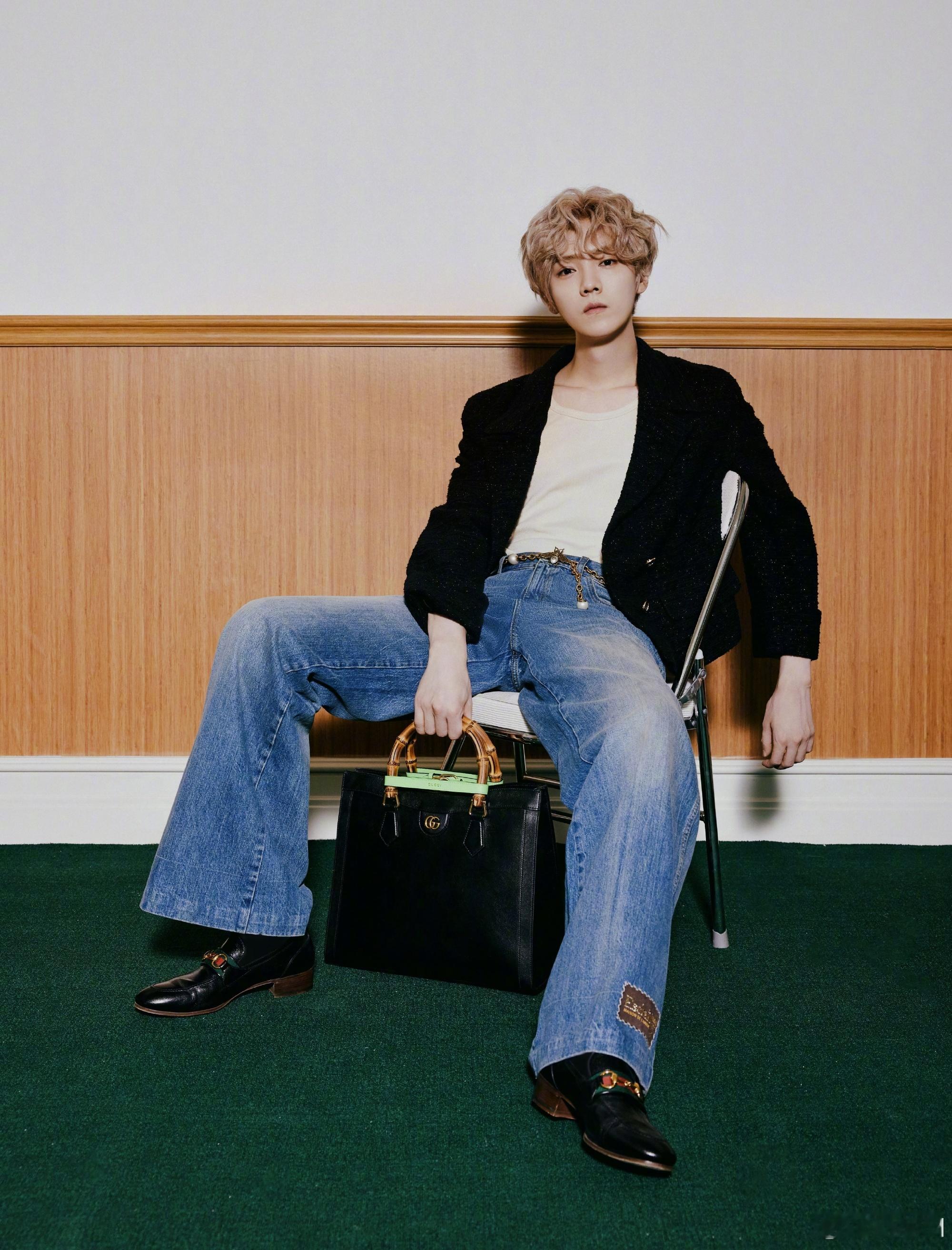 鹿晗社交平台被禁止关注  鹿晗道歉  过去多久了 这个反射弧是不是有点过于长了…