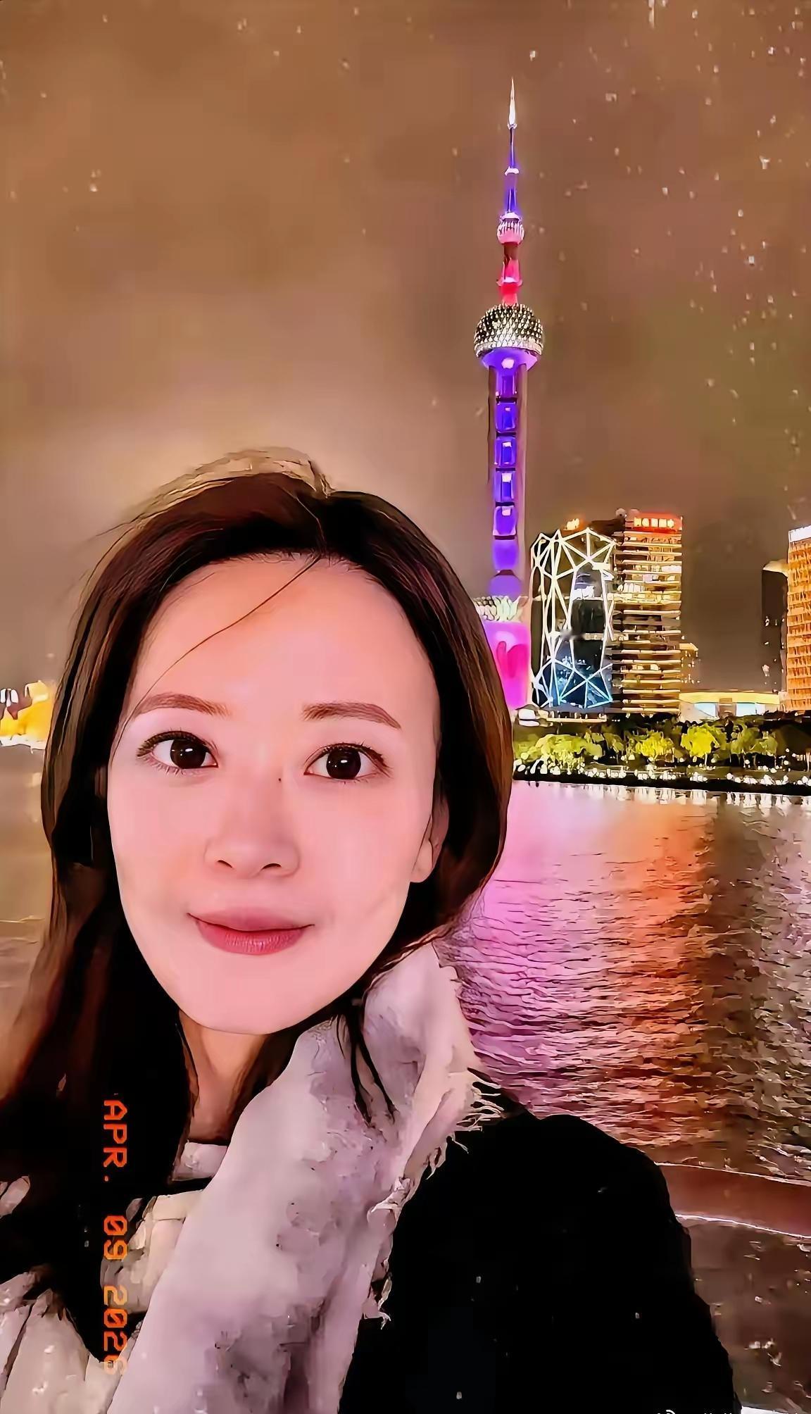 随郑丽文来大陆访问的国民党代表团发言人姜怡臻发文称：
我第一次来到了上海；第一次