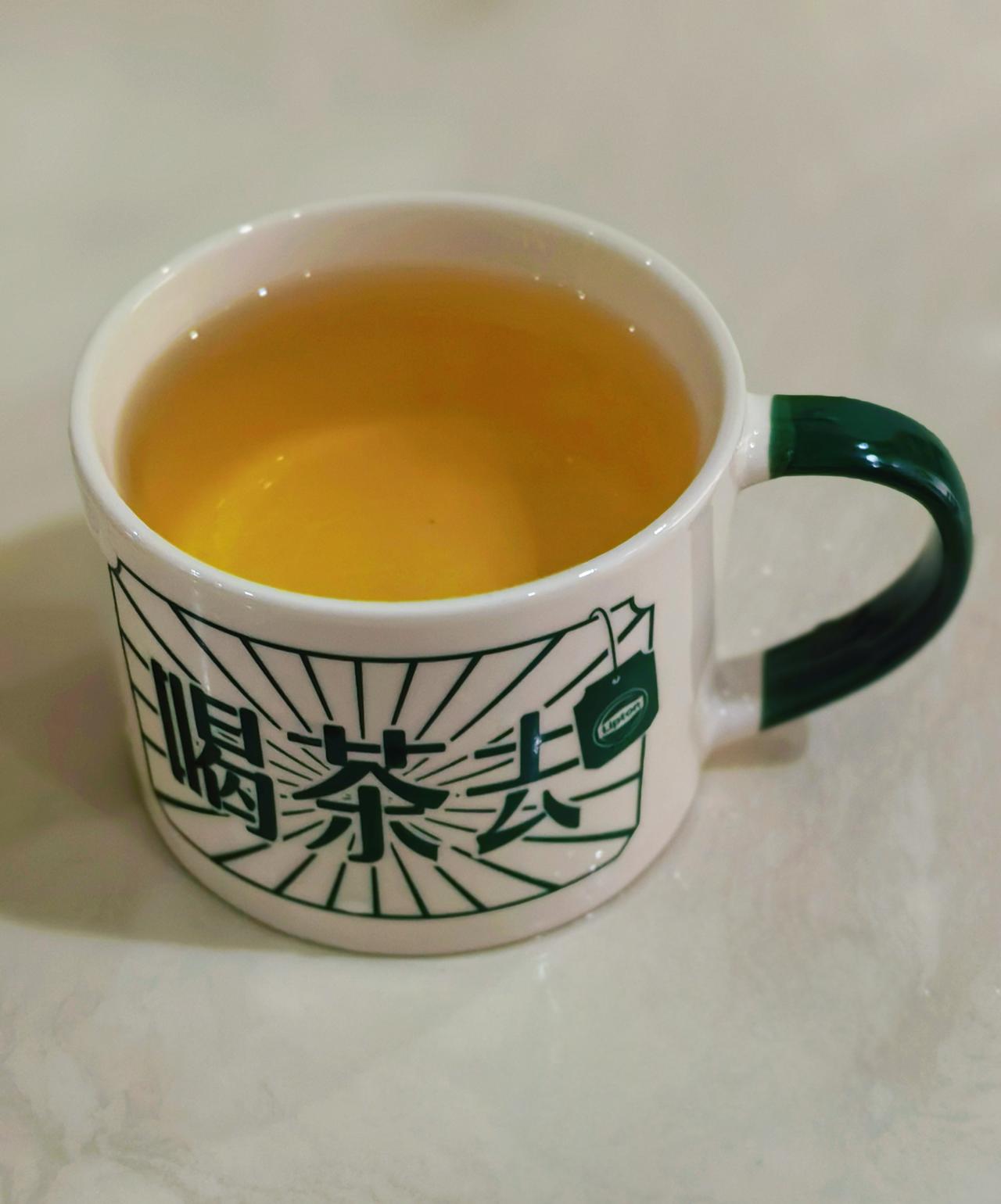 日子，
就是如此简单。

晒晒太阳，
吹吹风，
喝喝热茶。

忙中有闲～

没什