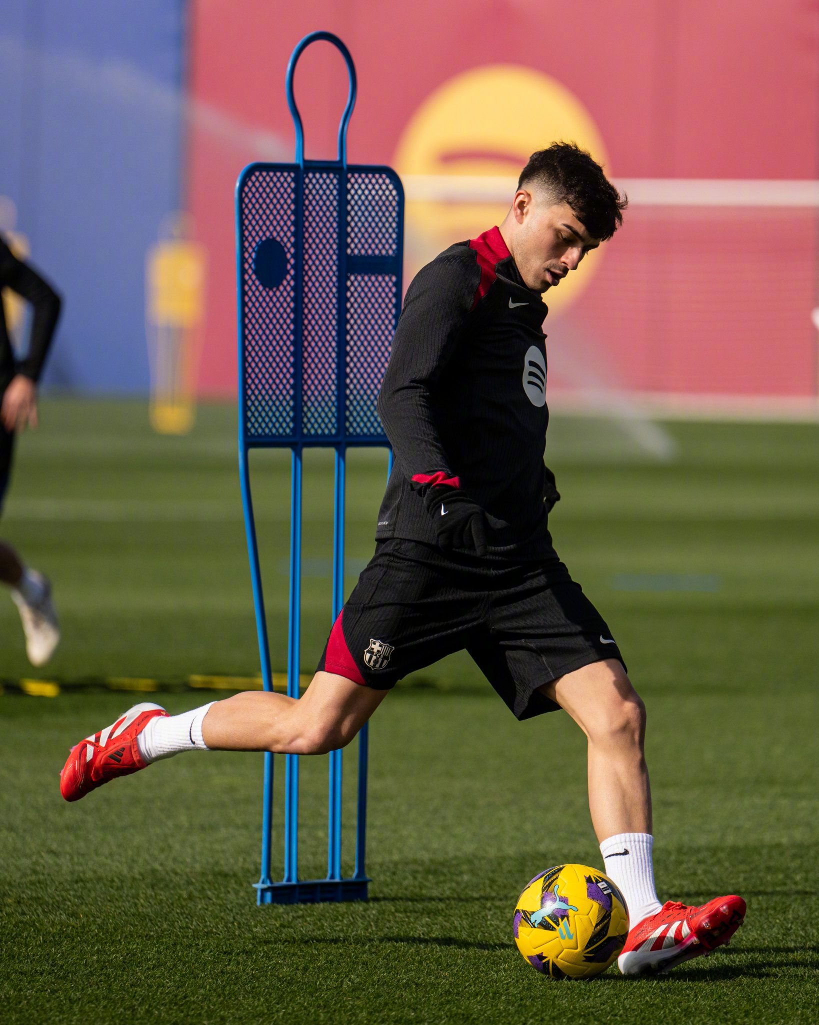 🏋️♂️ 专注投入的佩德里，你爱了吗？💪⚽下一步？赛场见！  巴萨[超话] 
