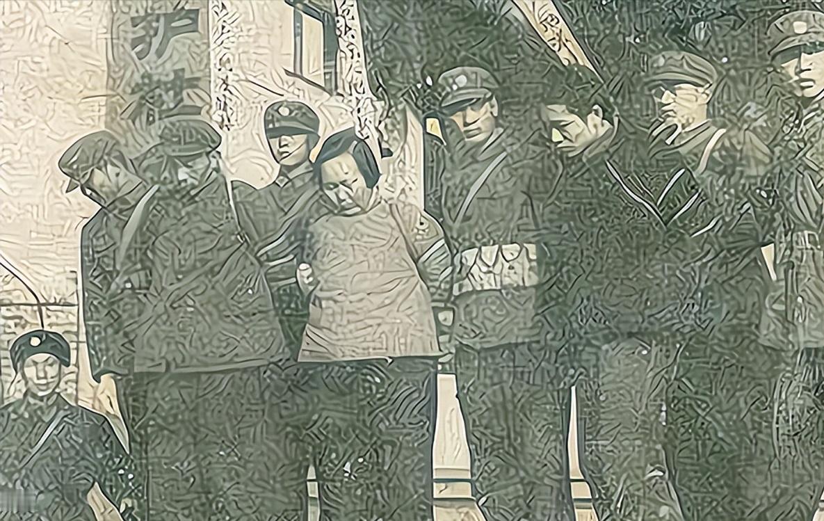 1986年夏天，一女两男到故宫游玩，那个女子突然说了一句很奇怪的话，“这大殿的气