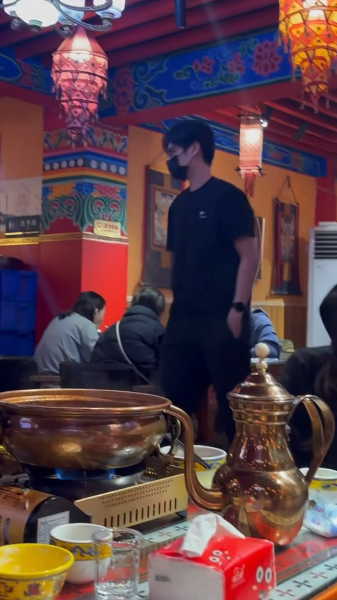 还看到了偶遇胡一天的 这也是位巨人帅哥