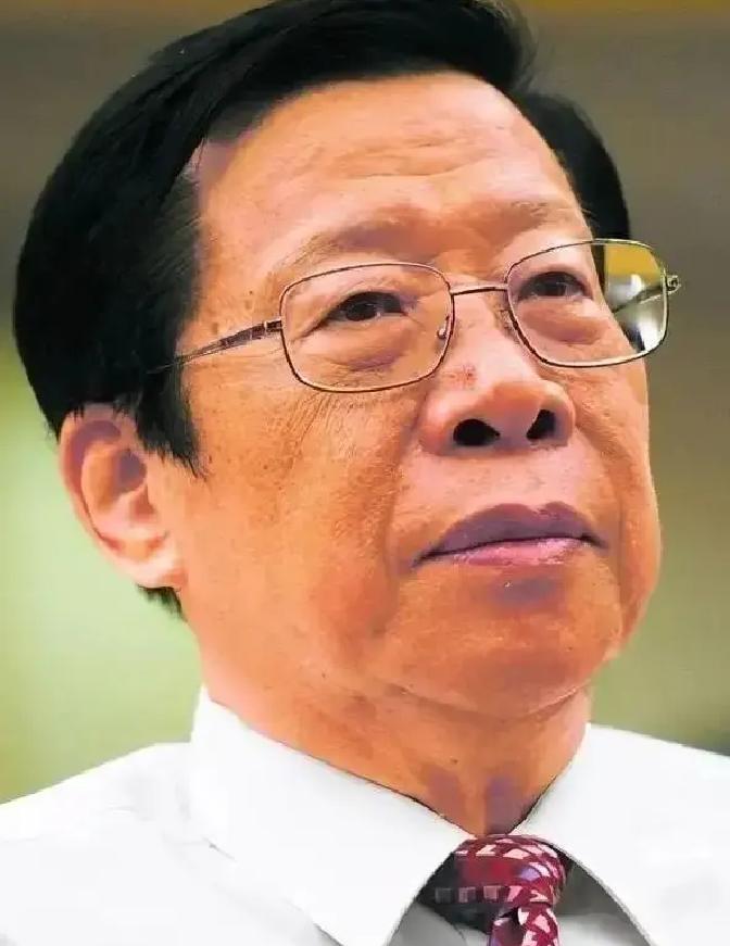 1993年，中央电视台台长杨伟光未经允许下，擅自做了个重大决定，在《新闻联播》播