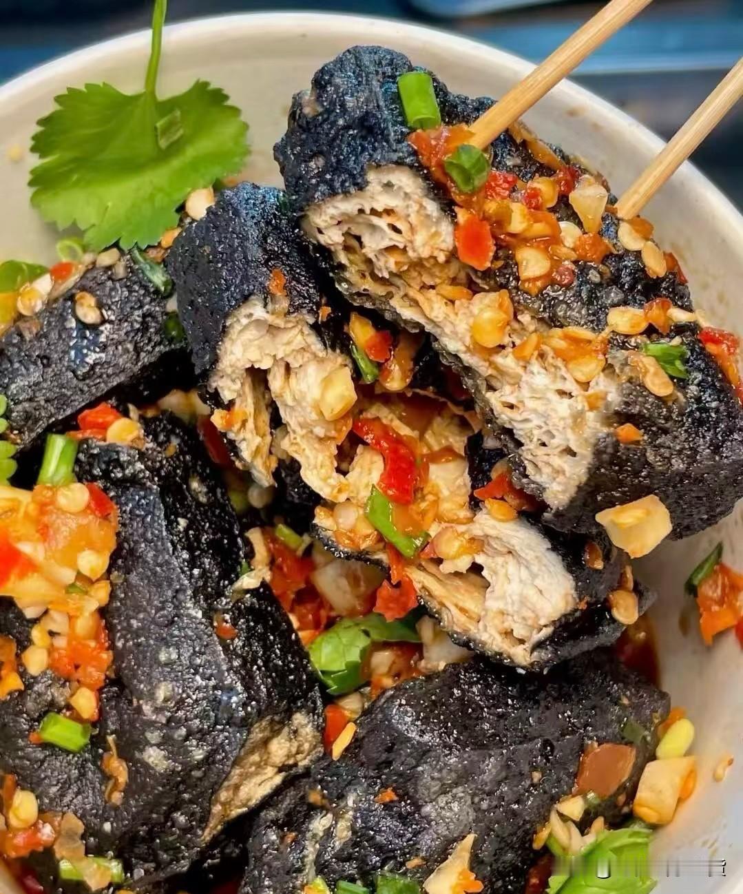 长沙臭豆腐，美味🤤好吃你能接受臭豆腐吗？我认为能。
@豆包 帮我点评