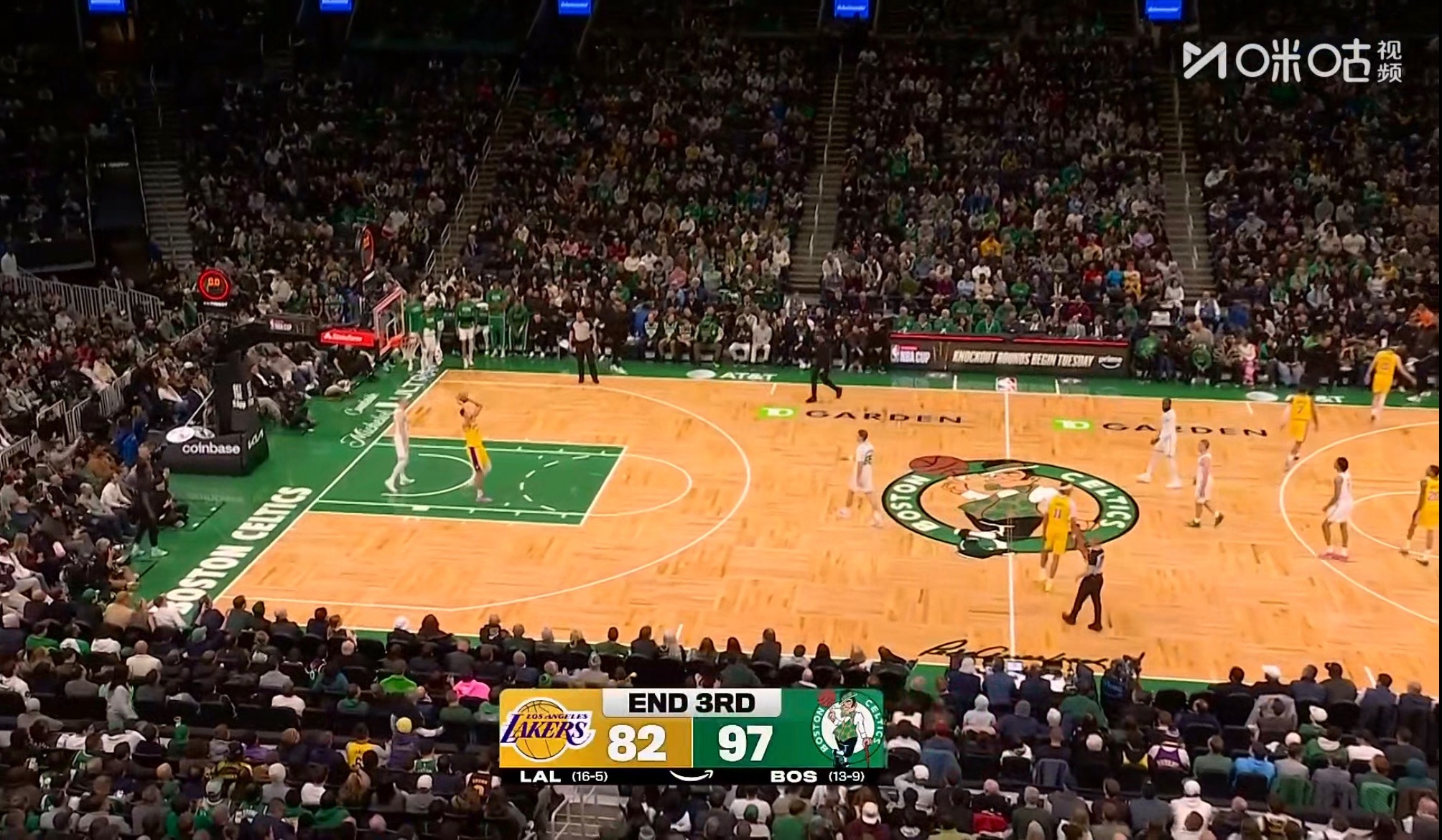 湖人将分差追到15分，进入第四节。湖人vs凯尔特人