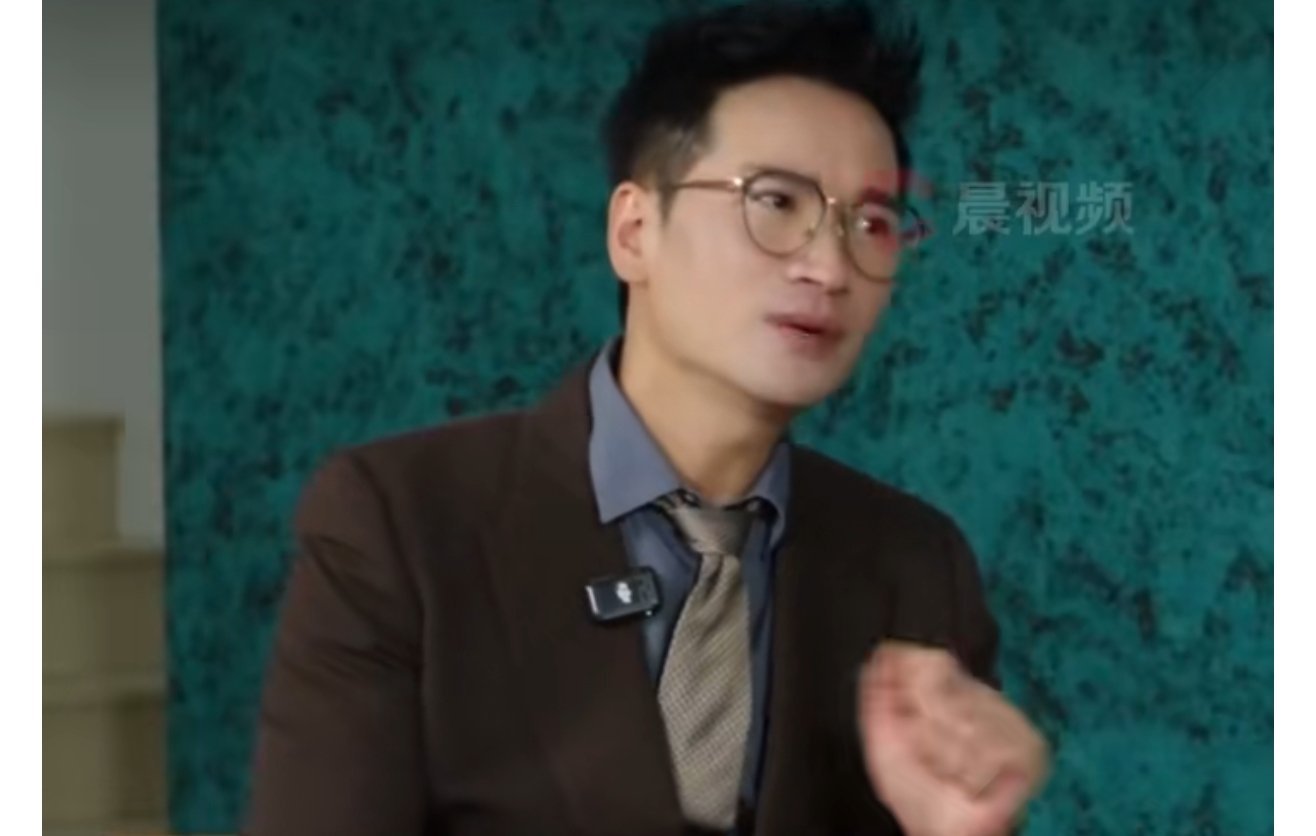 何晟铭称于正还没有放下11月2日，潇湘晨报综合。何晟铭近日在访谈中回应，此前于正