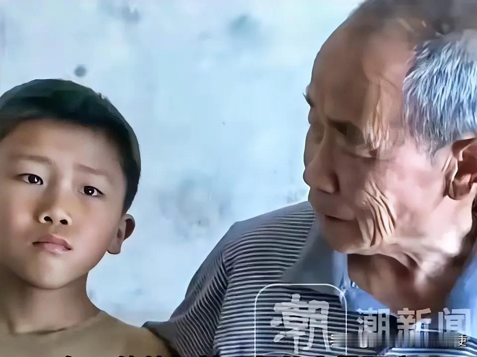 是什么原因让9岁男孩，每天把肉藏书包里？
河南周口，晨晨父亲去世，母亲改嫁，和7