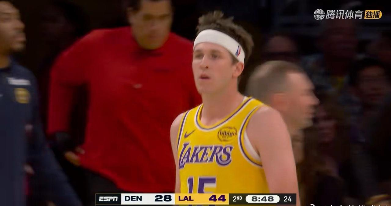 很意外！詹姆斯里夫斯续上火力，湖人44-28领先掘金16分！
湖人的比赛气质上来