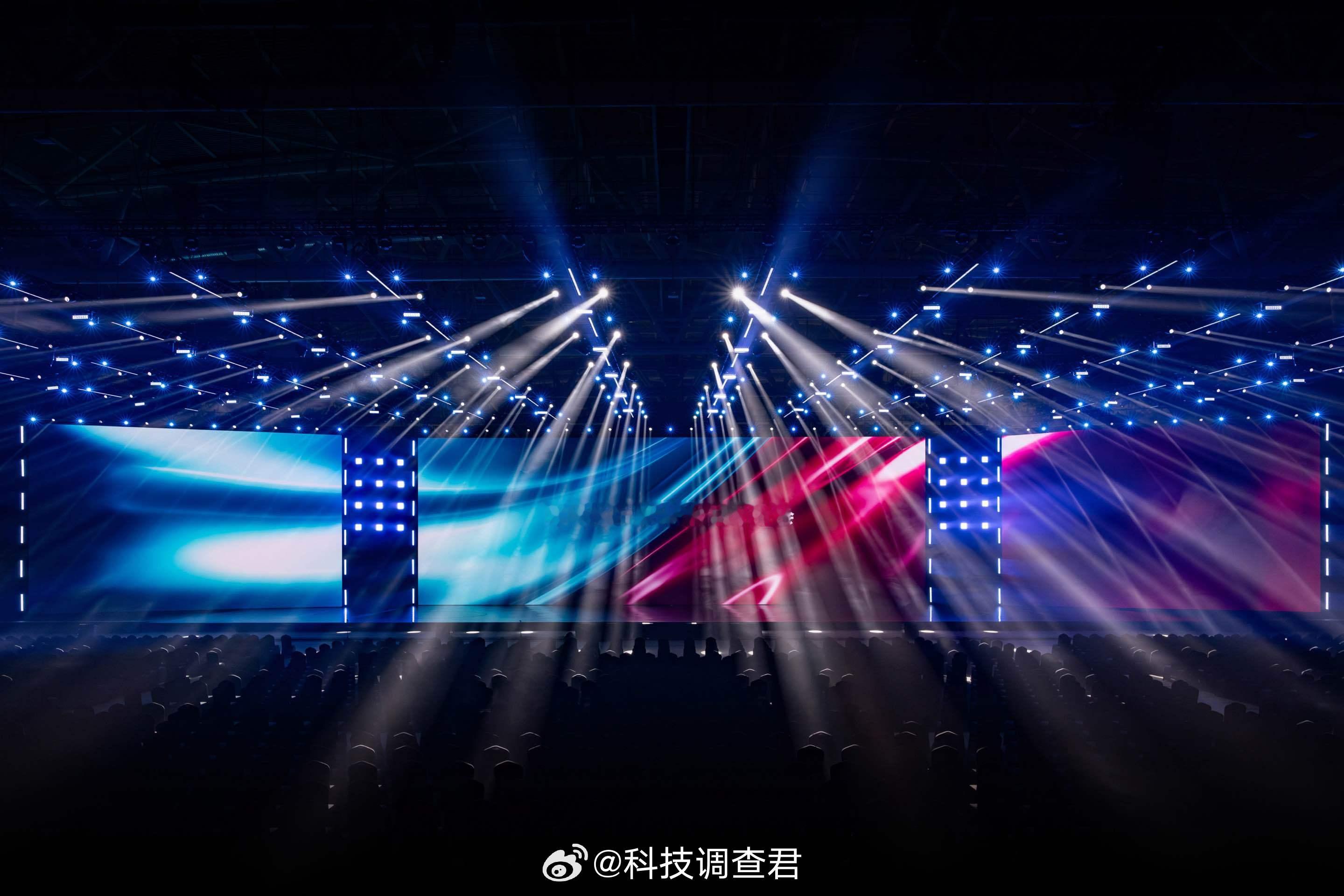 鸿蒙智行秋季新品发布会马上要开始了这次带来三款车型，大家喜欢哪一个～鸿蒙智行发布