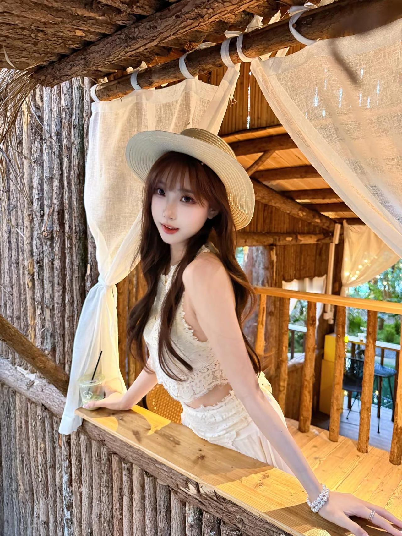 刚才吻了一下你也喜欢对吗白裙look 白色系度假穿搭
