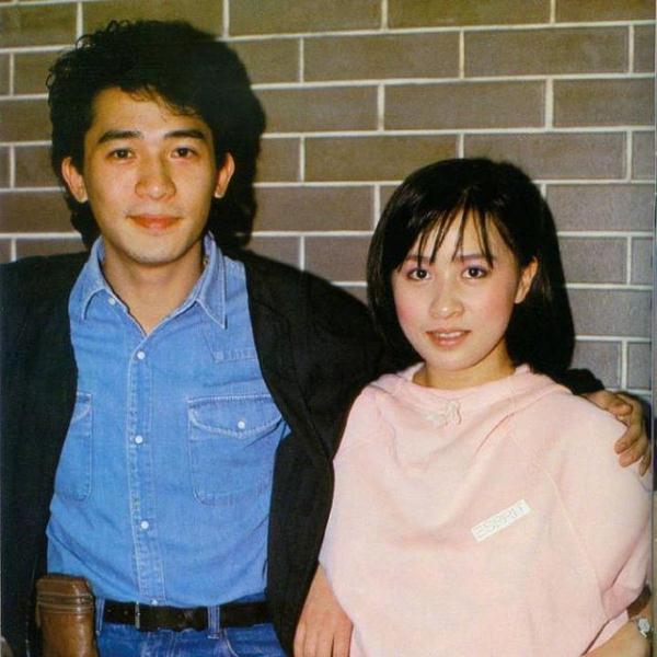 1990年，刘嘉玲遭遇绑架，失踪三小时后才失魂落魄回到家中。对外她只说，劫匪抢走