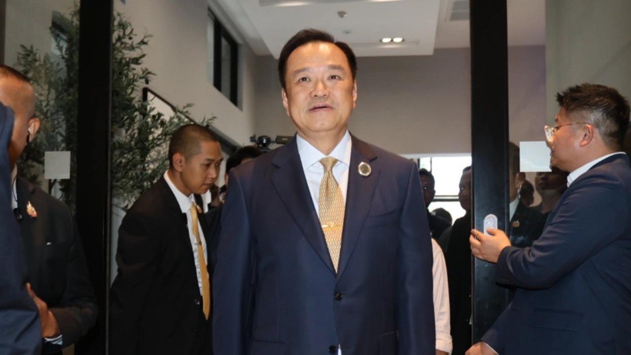 泰国最新民调狠狠打脸阿努廷！阿努廷为何要与为泰党争当半年不到的总理？一个是，阿努